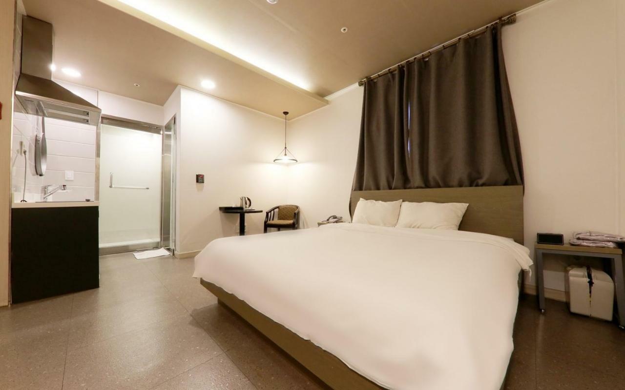 A7 Hotel Suwon Exteriér fotografie